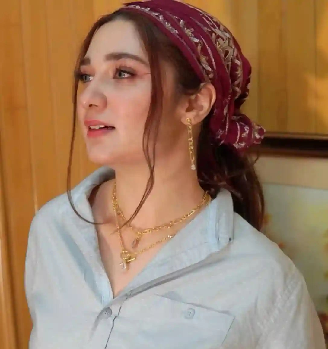 Woman wearing a headscarf and gold jewelry indoors (Verified reviewer)